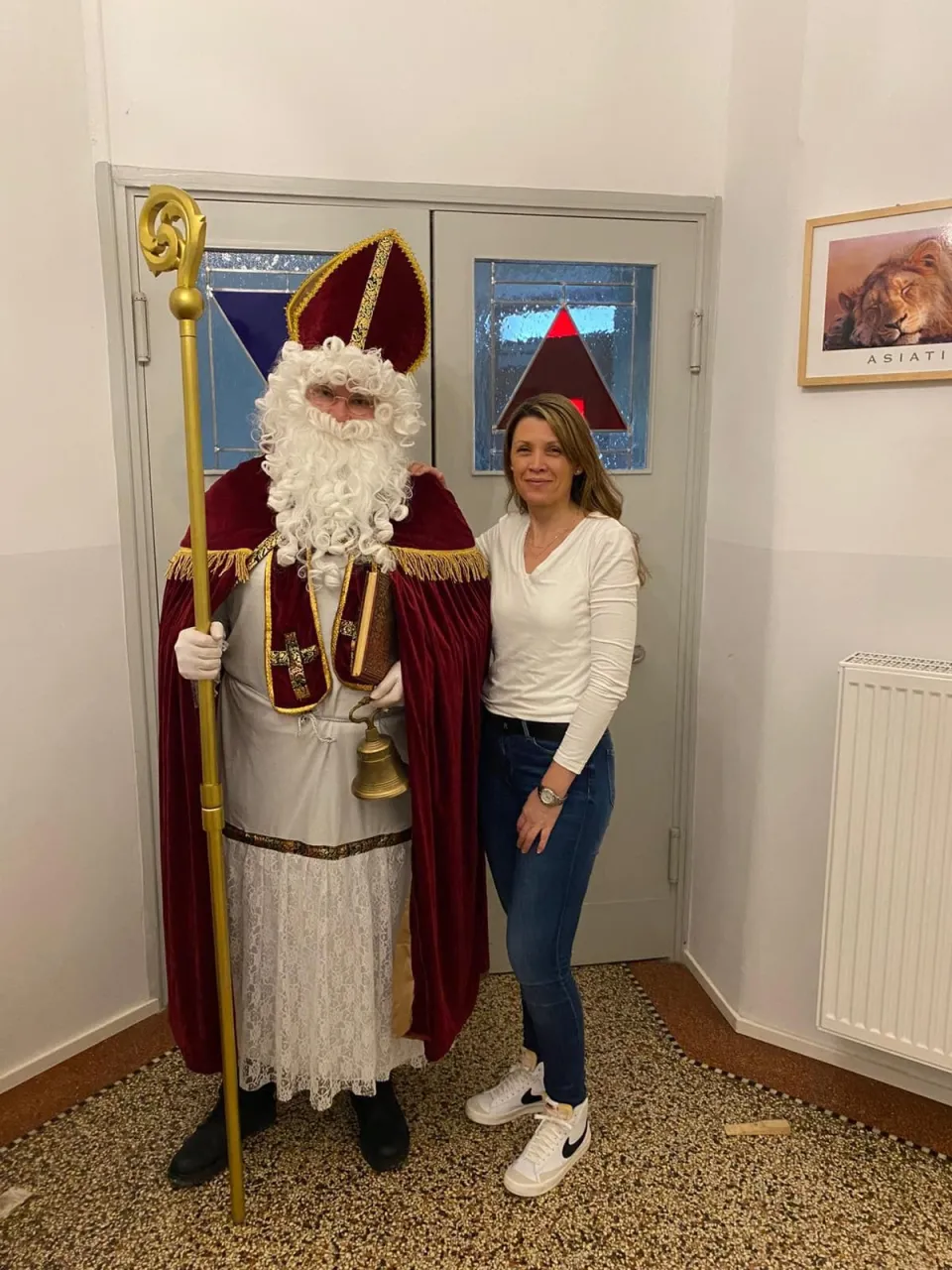 Nikolaus mit einer Organisatorin eines Vereinstreffens.